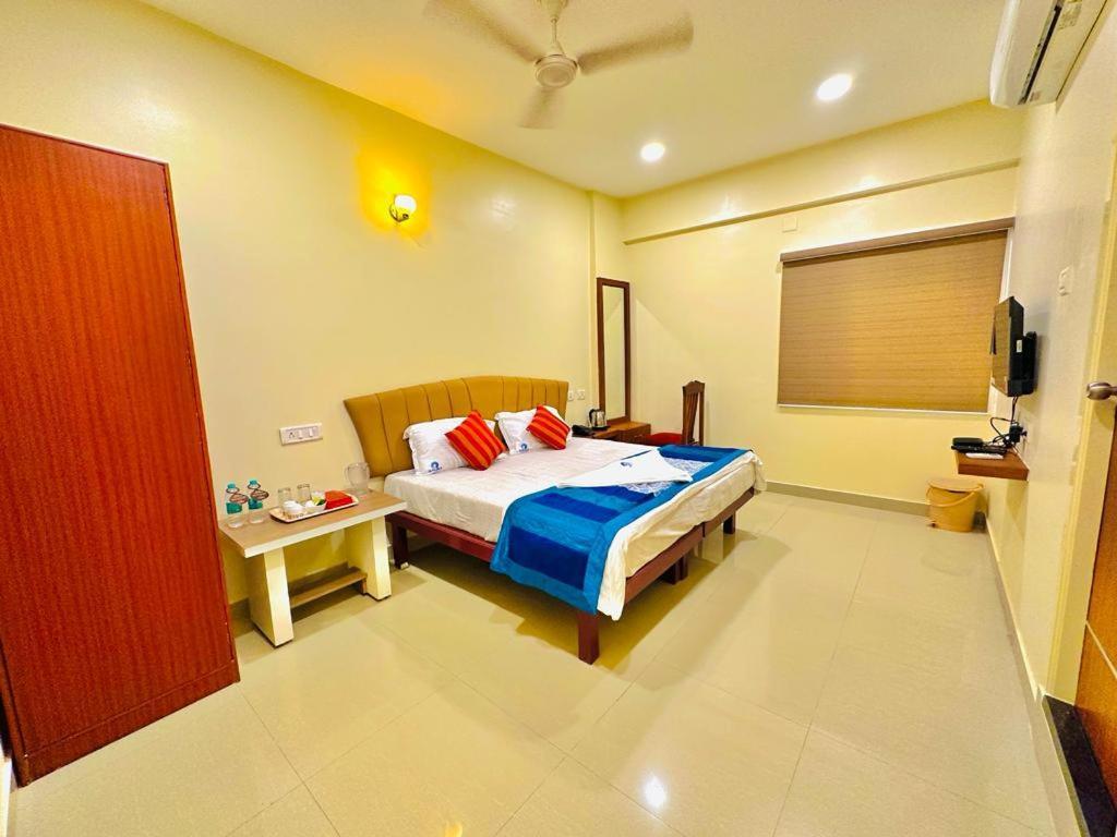 Sunlight Residency Hotel Chennai Exterior photo