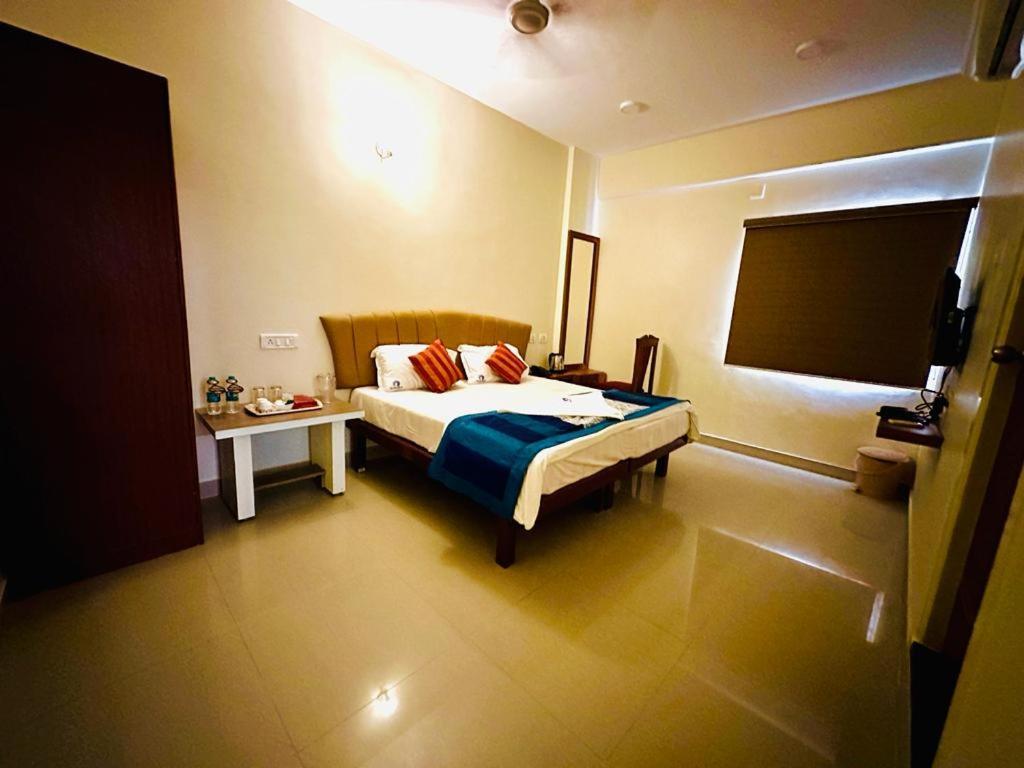 Sunlight Residency Hotel Chennai Exterior photo