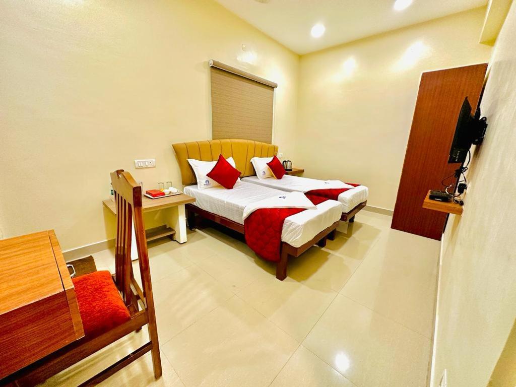 Sunlight Residency Hotel Chennai Exterior photo